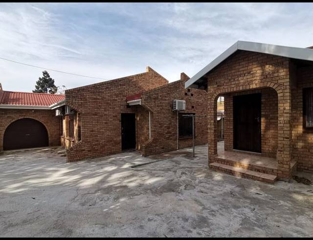 3 BEDROOM HOUSE FOR SALE IN CRAIGIEBURN